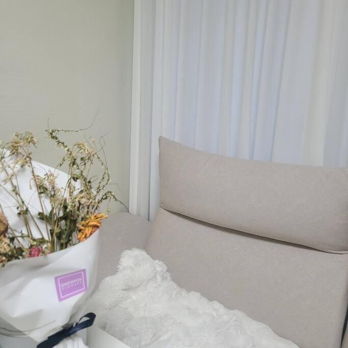 Guest house Long-term Hongik 5-minute Women-only Guesthouse, Aura Space, And Long-term Discount Business Trip Wifi Yeonnam Mangwon Hapjeong Hongik Street