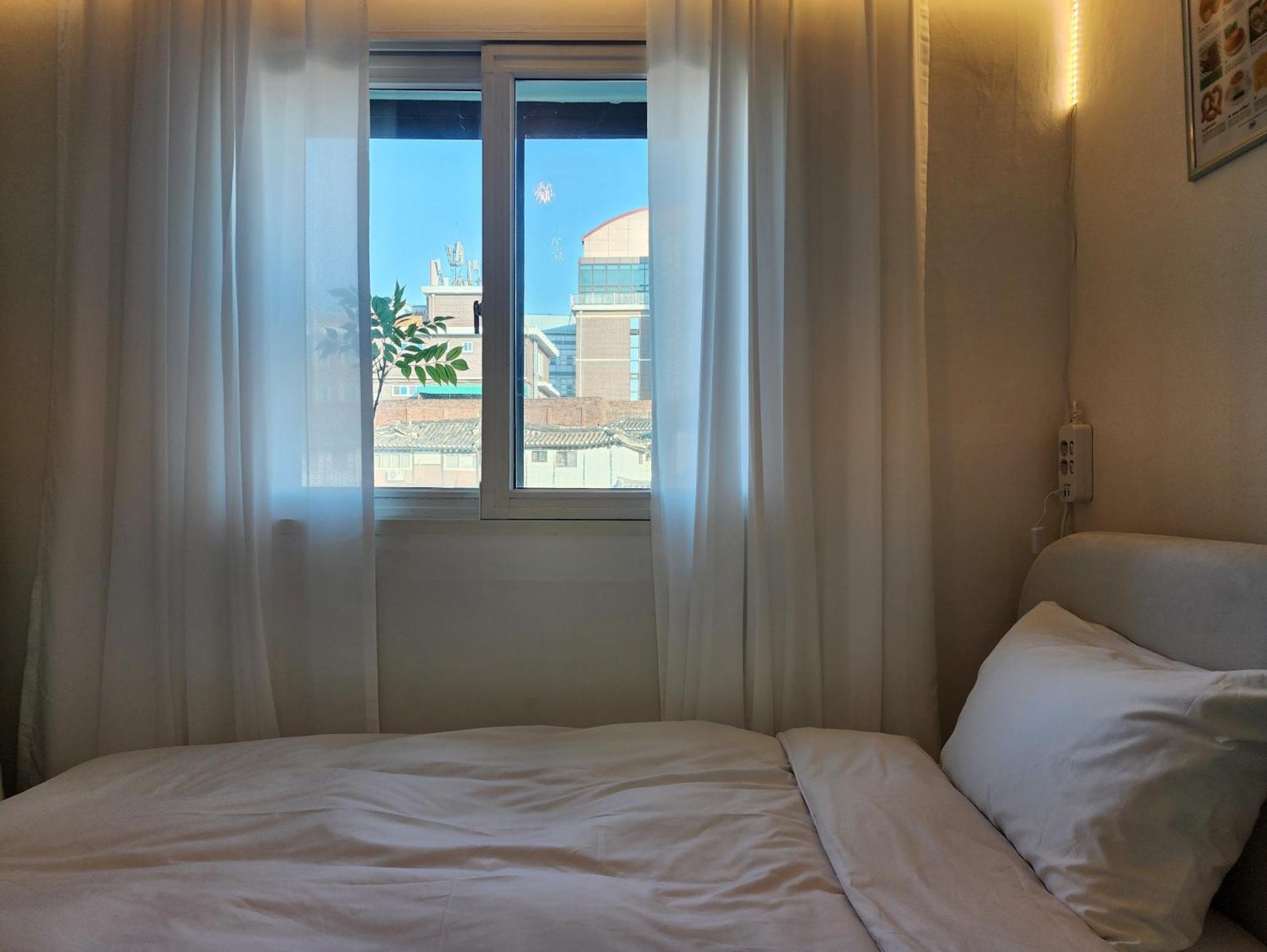 Gyedong Byeolchae, Bukchon Hanok Village & Namsan Tower View Warm Morning Sunshine Tranquil Rest Apartamento Seul