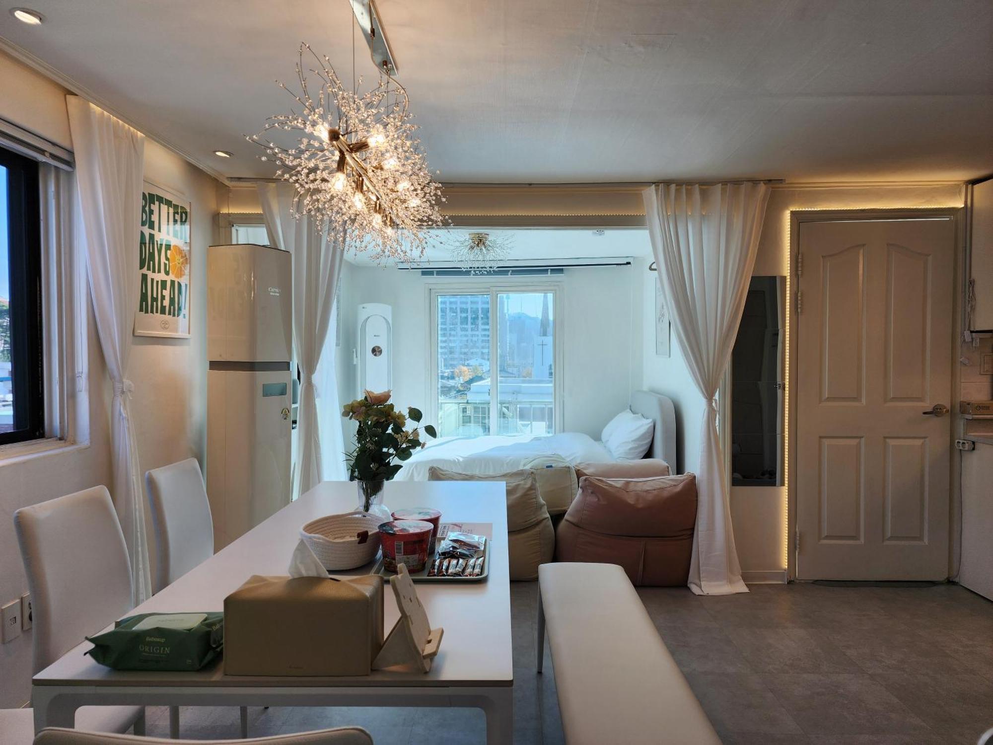 Apartamento Gyedong Byeolchae, Bukchon Hanok Village & Namsan Tower View Warm Morning Sunshine Tranquil Rest *