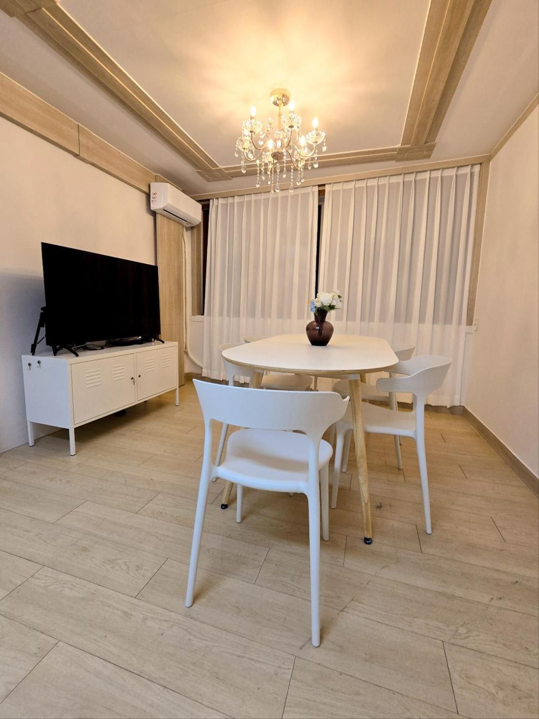 Apartment 4bed,chillingstay Jongro Ddm, Ddp,dongmyo Station, 2min, Convenient Transportation To Sinseol-dong Station Seoul