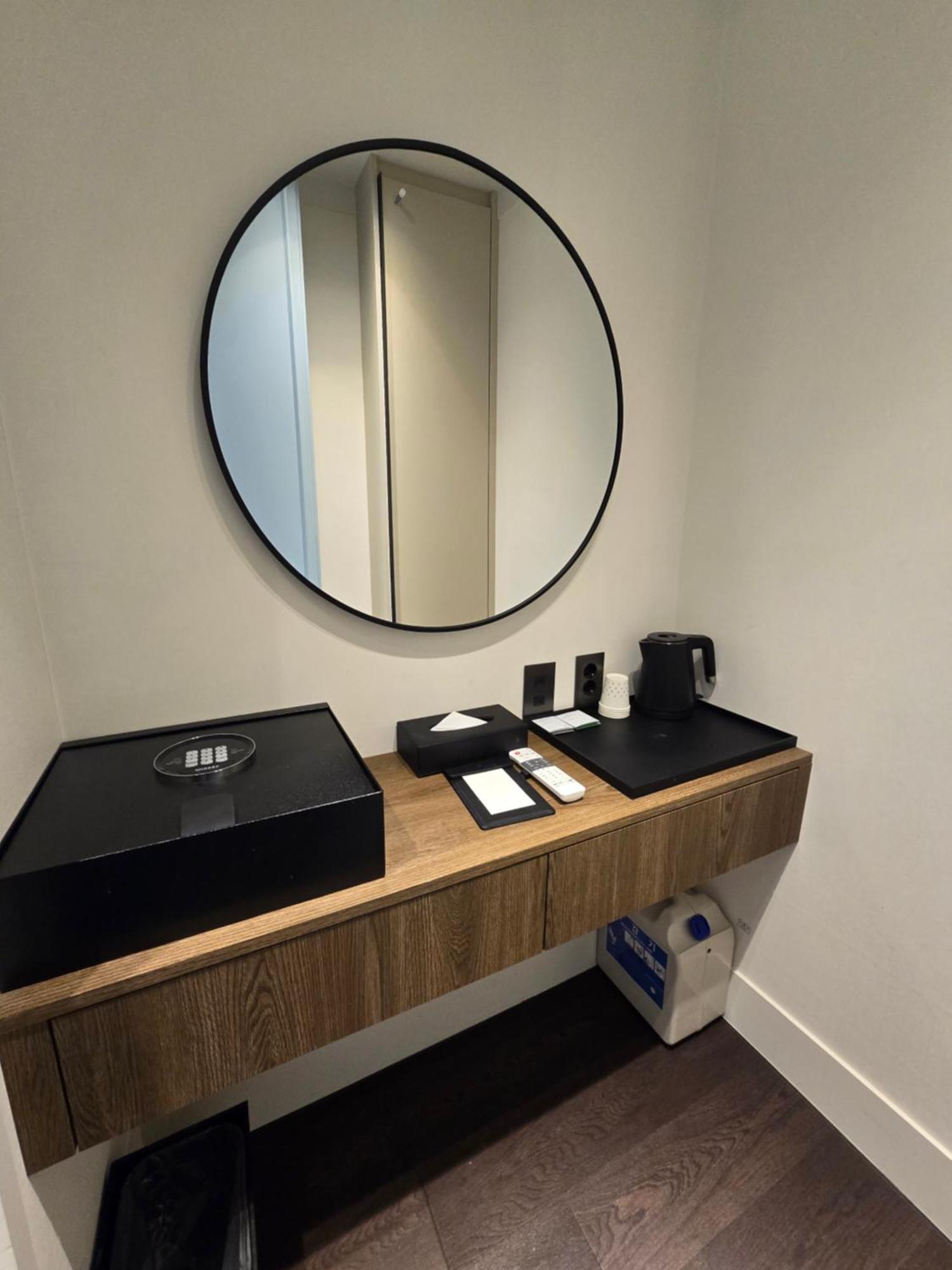 N285hotel Hotel