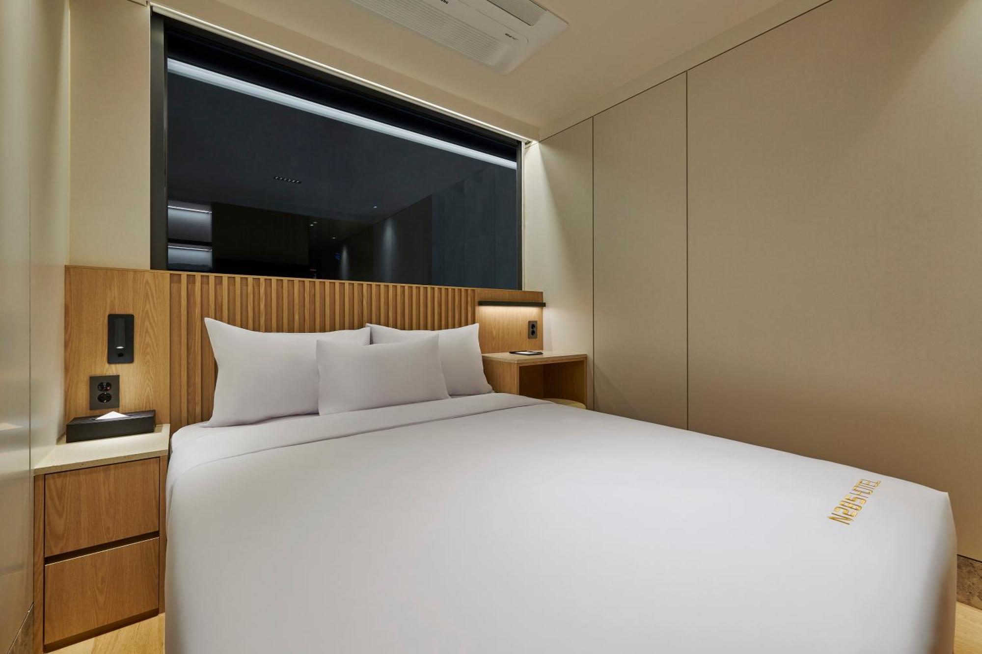 N285hotel Hotel