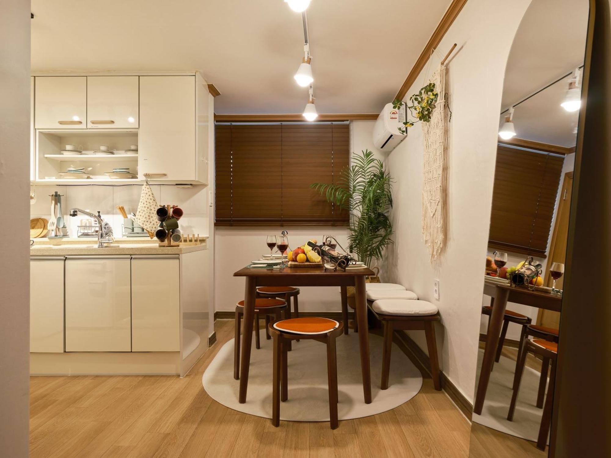 Riverest Hongdae Apartment *
