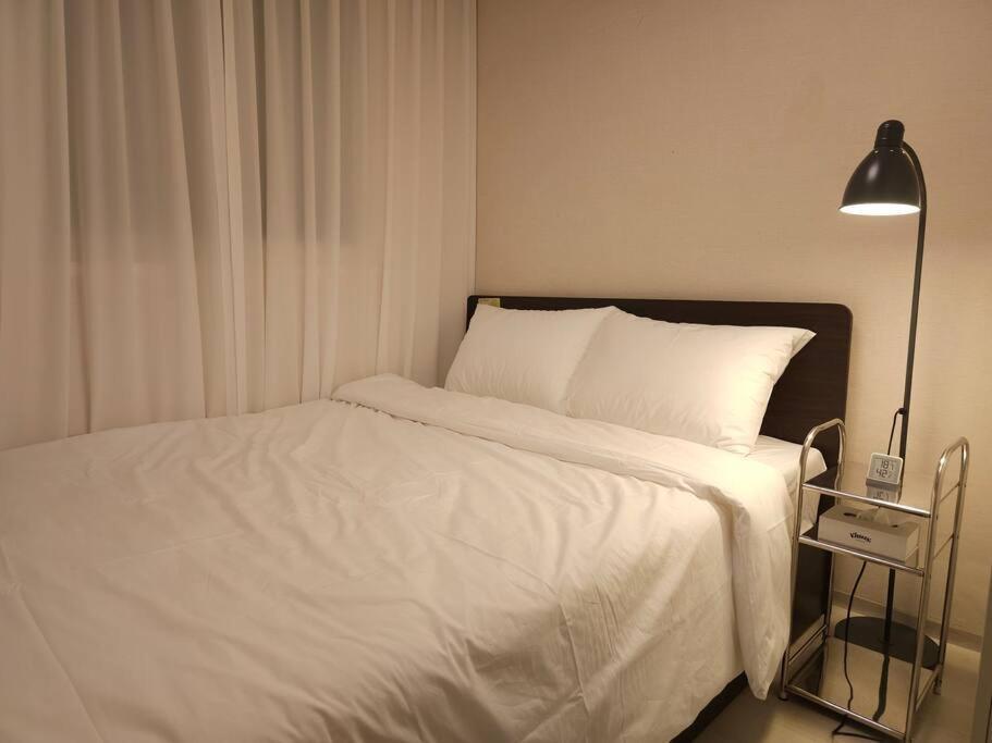 Hongdae, 10mins To Hapjeong Station, Mangwon Station, 2 3 Beds, Max 5pax Villa Seoul