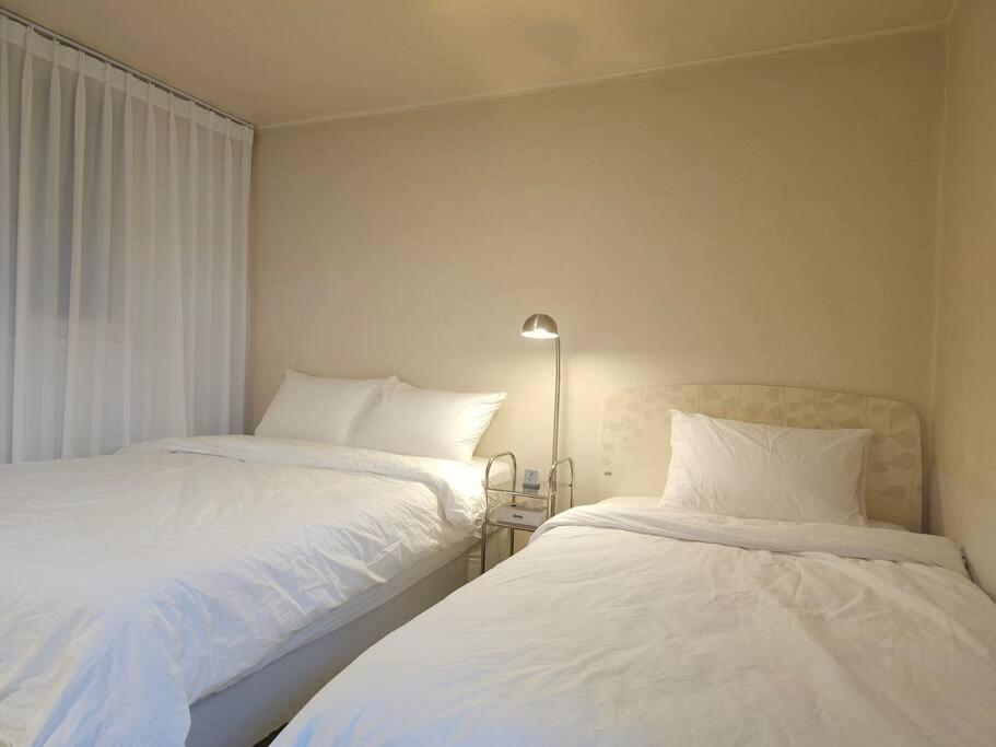 Hongdae, 10mins To Hapjeong Station, Mangwon Station, 2 3 Beds, Max 5pax Seul