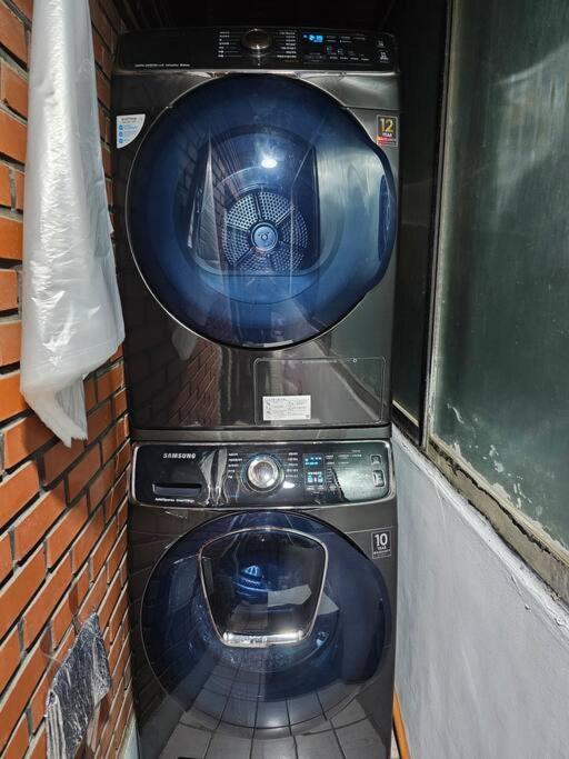 Hongdae, 10mins To Hapjeong Station, Mangwon Station, 2 3 Beds, Max 5pax Villa