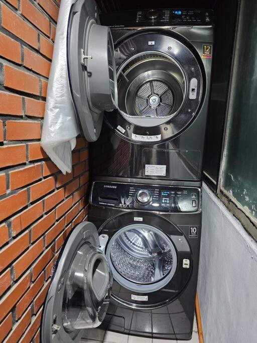 Hongdae, 10mins To Hapjeong Station, Mangwon Station, 2 3 Beds, Max 5pax Villa *