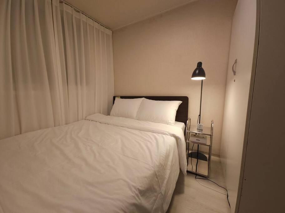 Hongdae, 10mins To Hapjeong Station, Mangwon Station, 2 3 Beds, Max 5pax