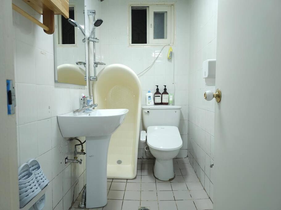 Hongdae, 10mins To Hapjeong Station, Mangwon Station, 2 3 Beds, Max 5pax Villa