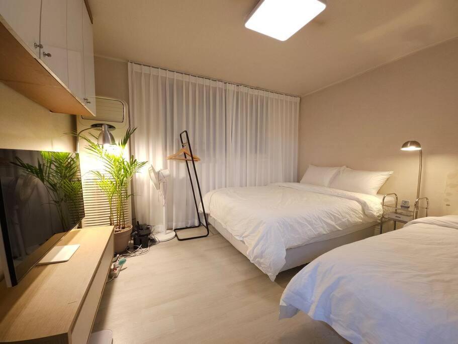 Hongdae, 10mins To Hapjeong Station, Mangwon Station, 2 3 Beds, Max 5pax Villa *