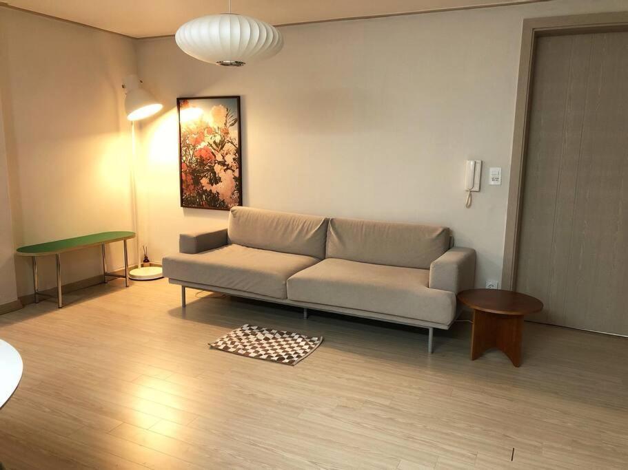 Hongdae Cozy&lovely House 2rooms Apartment