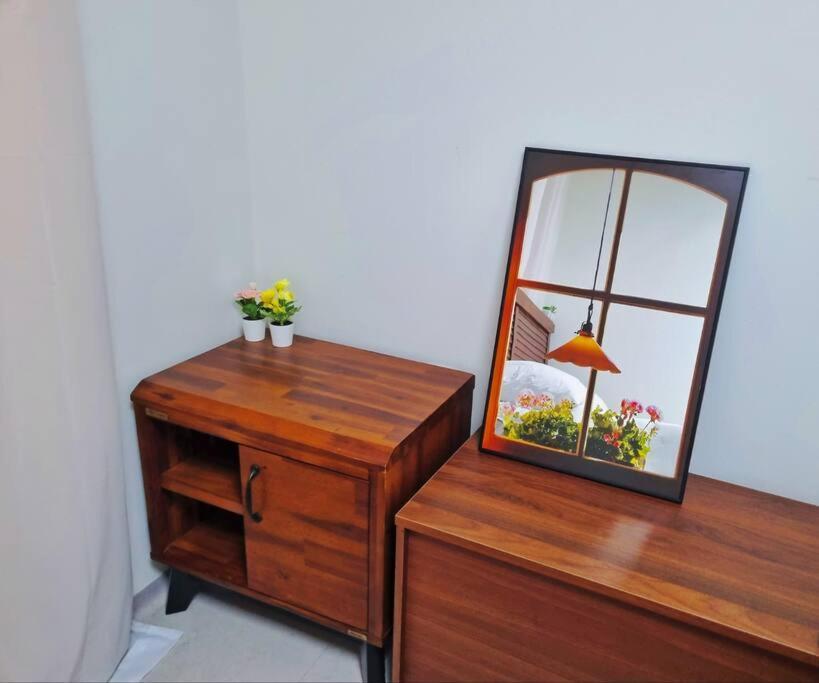 Seoul, 3 Rooms, Gimpo Airport, Free Parking, 1 Pm Check-out, Super Close To The Station, 10 People, Warm Accommodation, 4 Beds, Hongdae, Jongno, Myeongdong Seoul