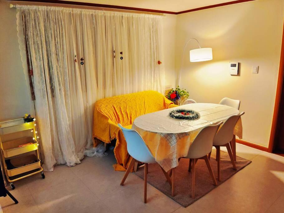 Seoul, 3 Rooms, Gimpo Airport, Free Parking, 1 Pm Check-out, Super Close To The Station, 10 People, Warm Accommodation, 4 Beds, Hongdae, Jongno, Myeongdong * Seoul