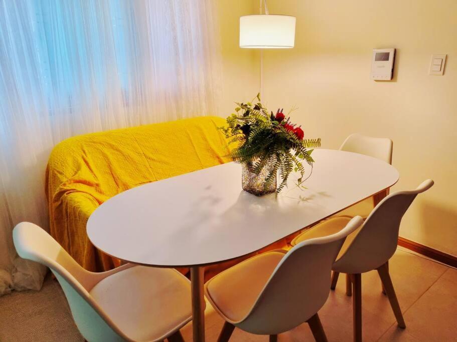Seoul, 3 Rooms, Gimpo Airport, Free Parking, 1 Pm Check-out, Super Close To The Station, 10 People, Warm Accommodation, 4 Beds, Hongdae, Jongno, Myeongdong Apartment