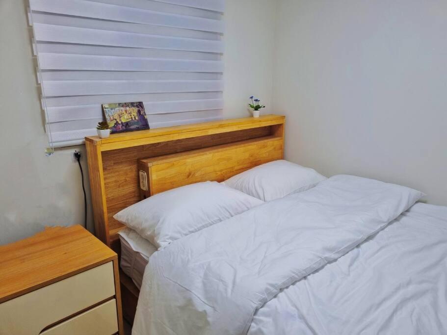 Apartment Seoul, 3 Rooms, Gimpo Airport, Free Parking, 1 Pm Check-out, Super Close To The Station, 10 People, Warm Accommodation, 4 Beds, Hongdae, Jongno, Myeongdong Seoul