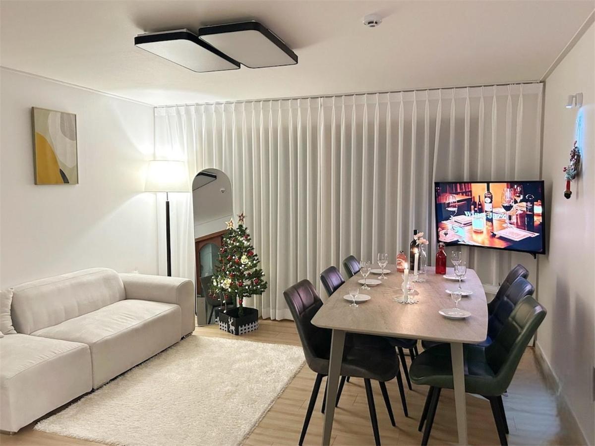 Topstay Vila *