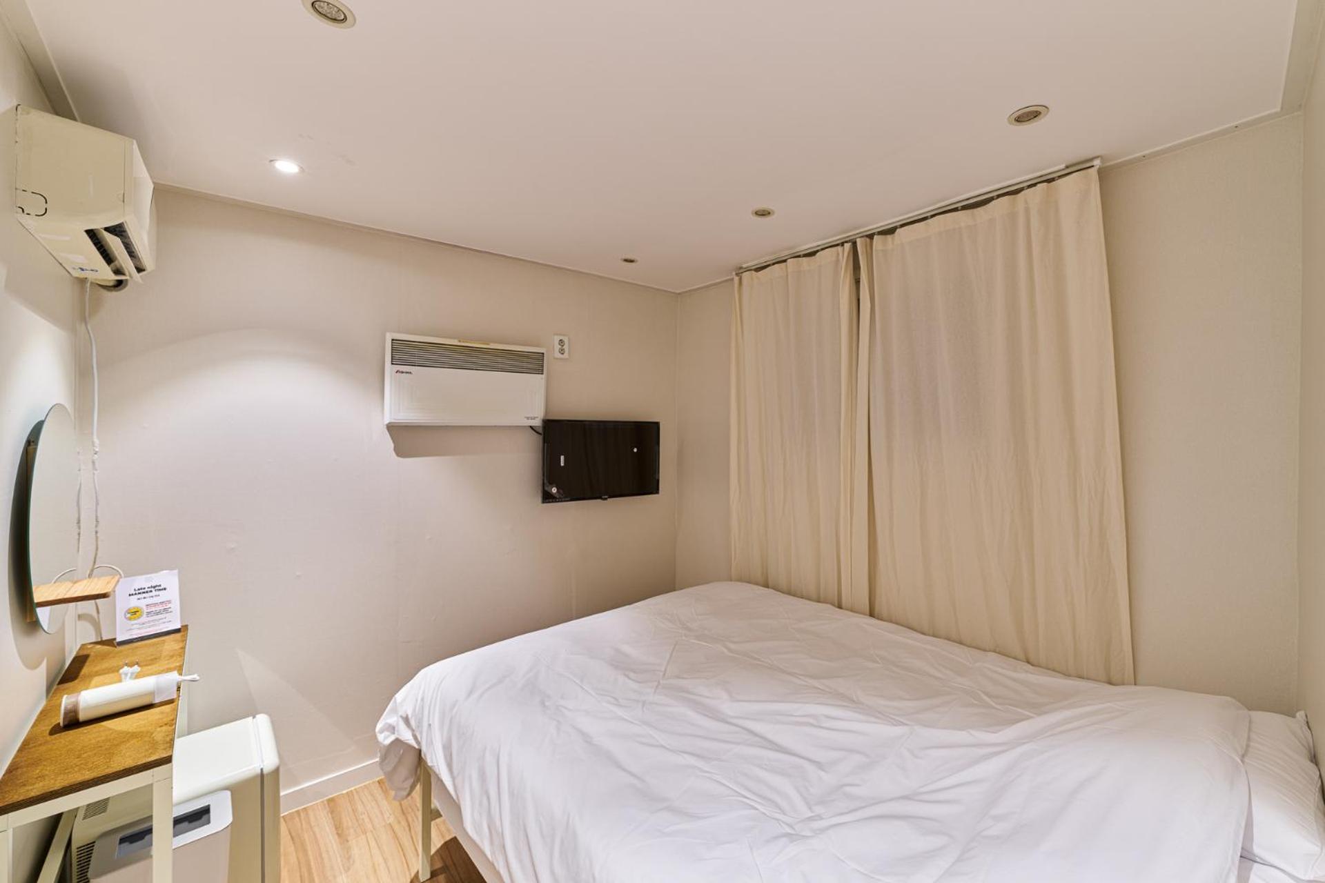 Hostel Life In Insa Seoul
