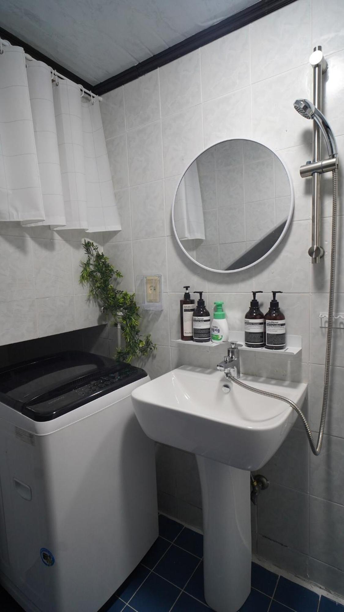 Comfort House Centrally Located In Apartment