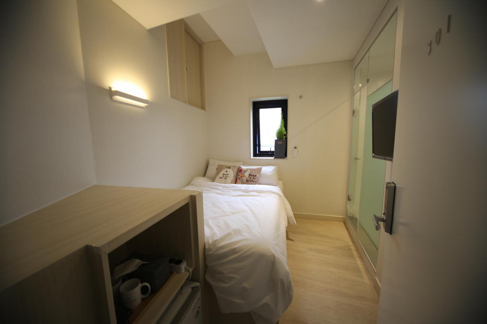 Moon Hotel *