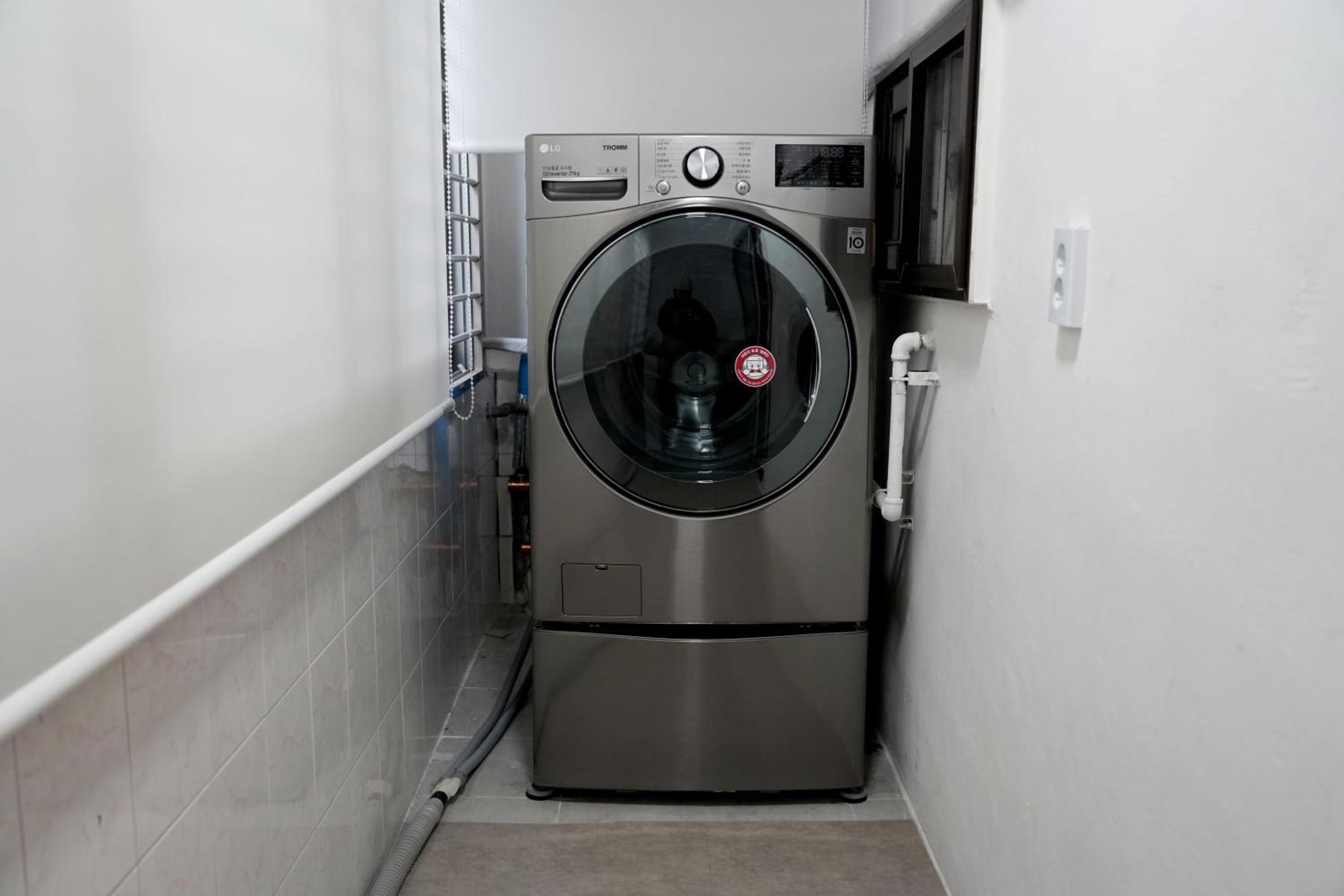 Modern Hanok 6 Minutes Hongik Station 3br 1bt * Seoul