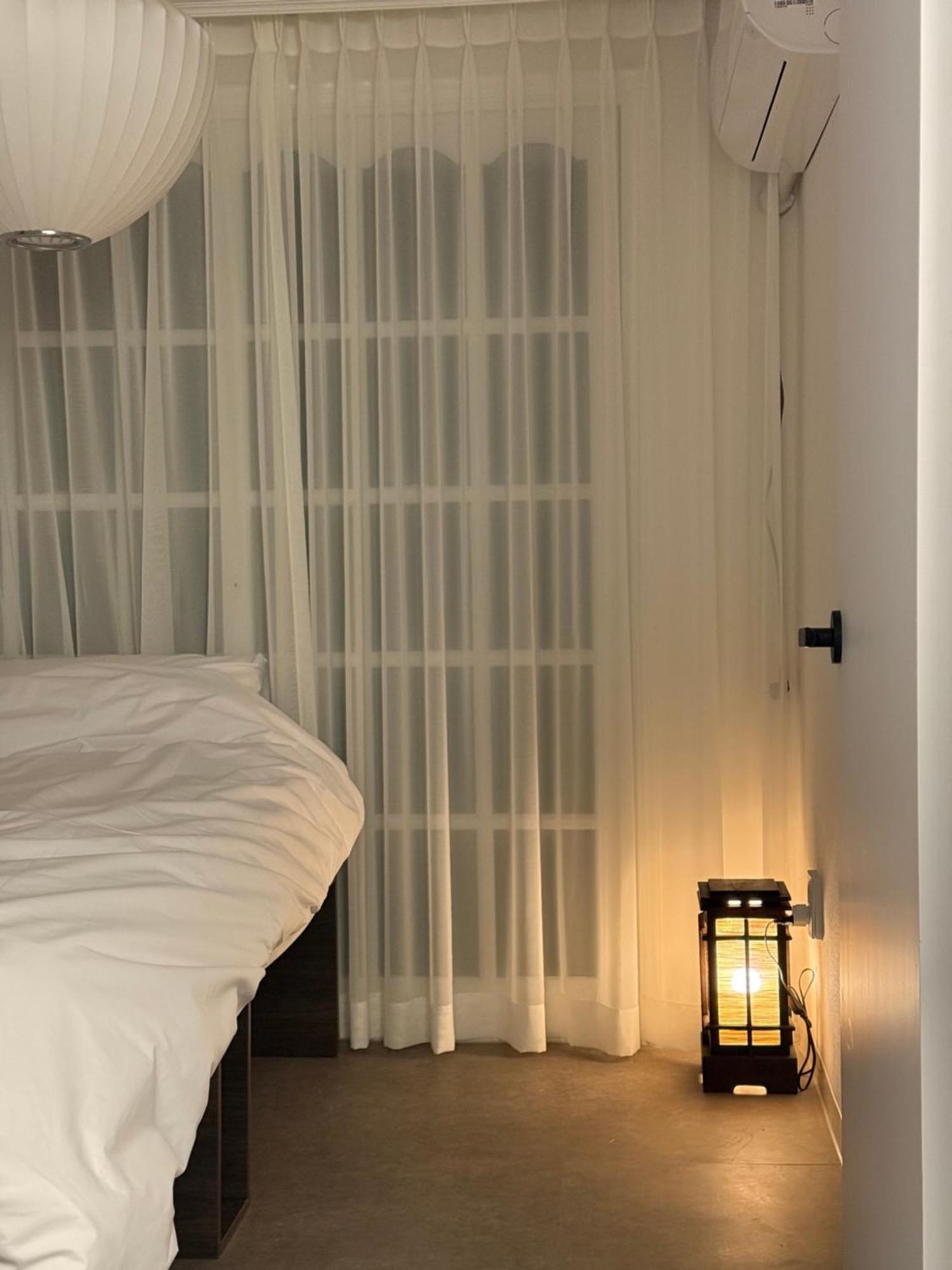 Modern Hanok 6 Minutes Hongik Station 3br 1bt Villa *