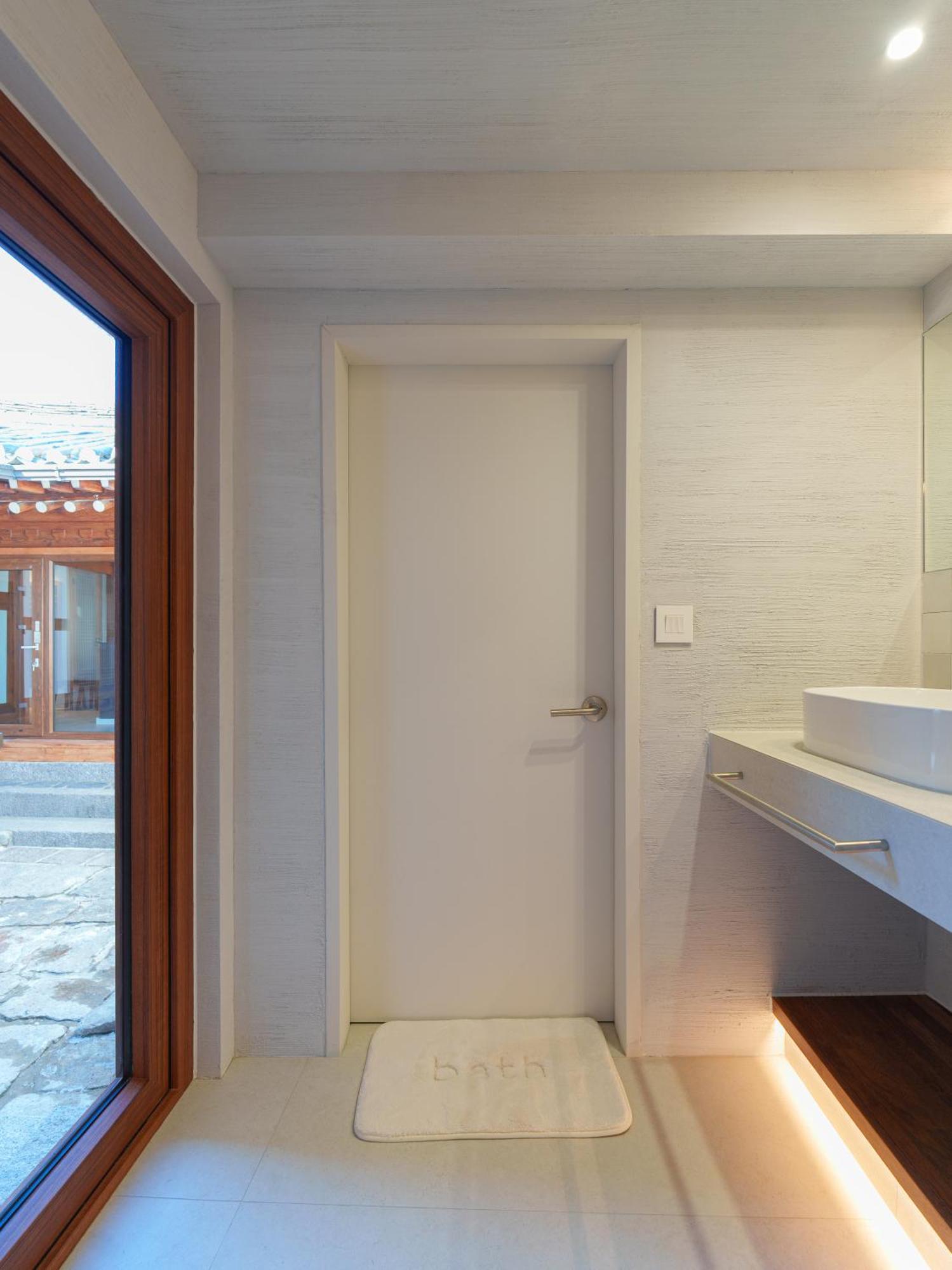 Bukchon Hanok - 'yul Jae' The Access Code Is Sent By Message Seoul