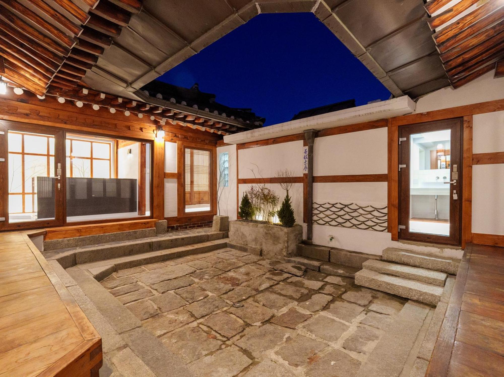 Bukchon Hanok - 'yul Jae' The Access Code Is Sent By Message Seoul