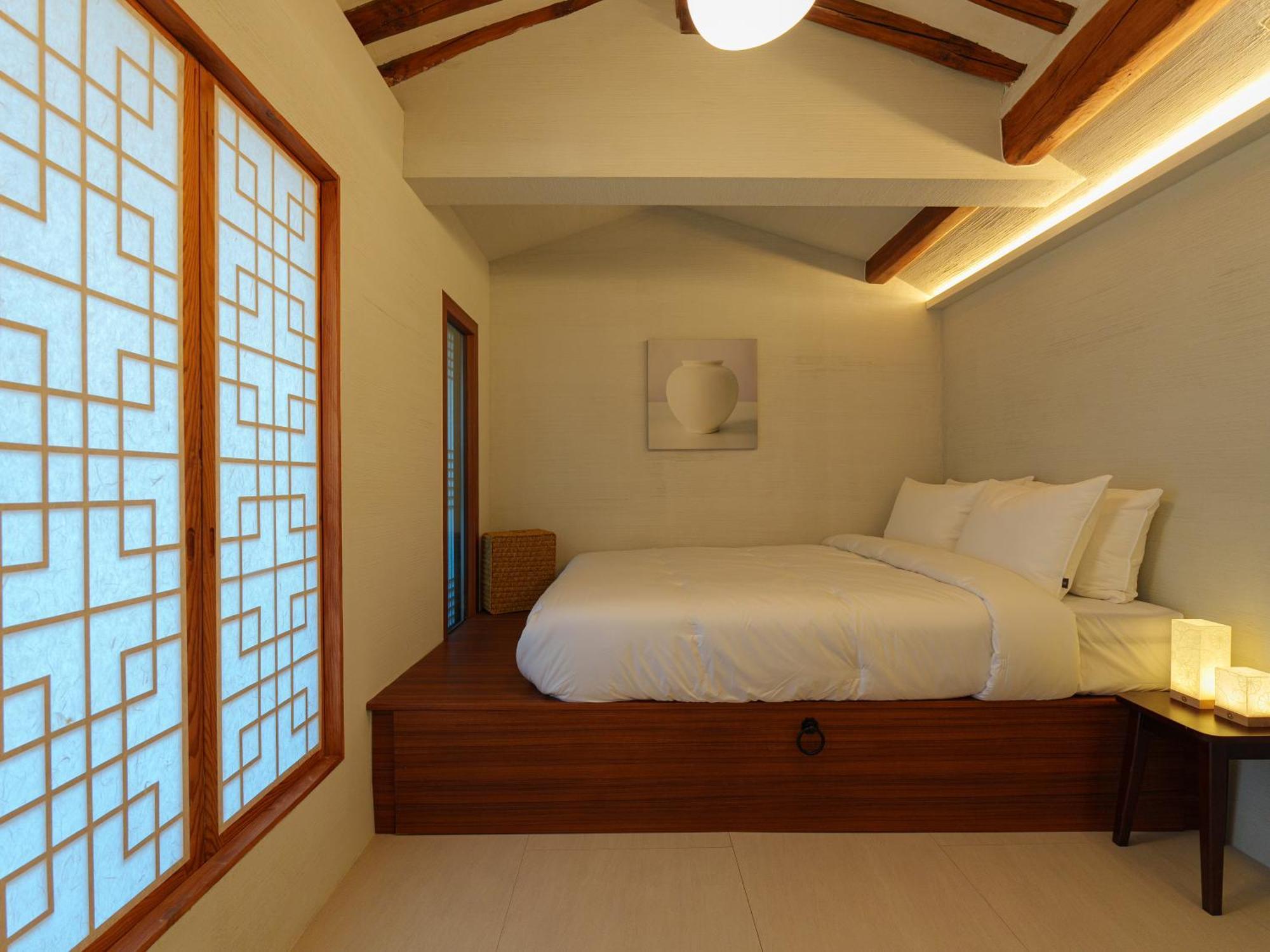 Bukchon Hanok - 'yul Jae' The Access Code Is Sent By Message * Seoul