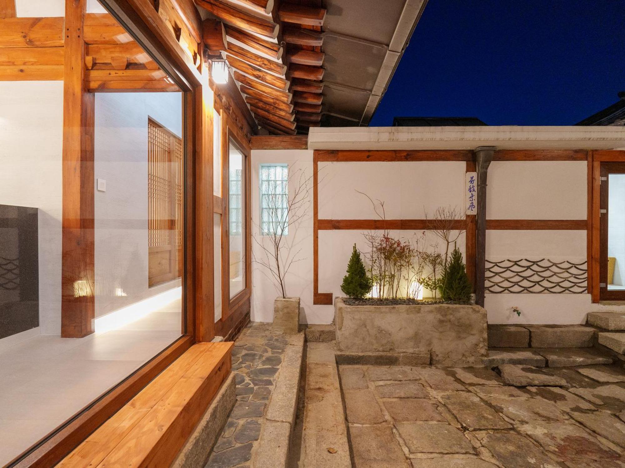 Bukchon Hanok - 'yul Jae' The Access Code Is Sent By Message