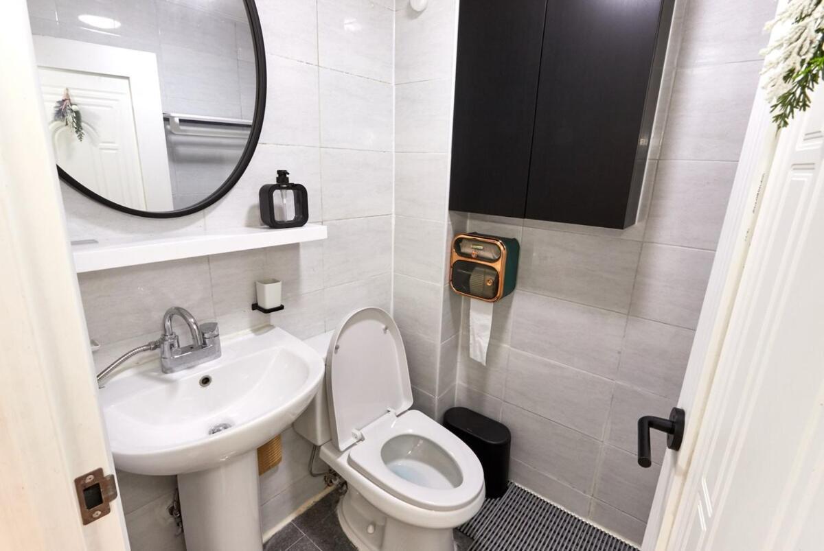 Holiday home Zero Water During The Open Event Hongdae 10 Minutes Hapjeong 10 Minutes Gongdeok Airport Railroad 5 Minutes Gyeongui Line Forest Road 1 Minutes