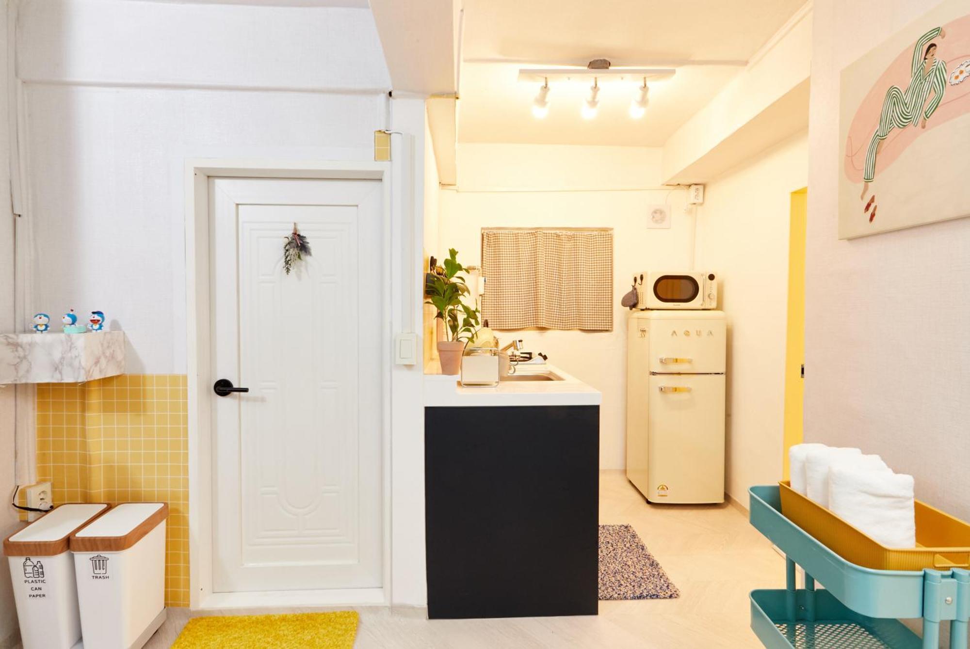 Holiday home Zero Water During The Open Event Hongdae 10 Minutes Hapjeong 10 Minutes Gongdeok Airport Railroad 5 Minutes Gyeongui Line Forest Road 1 Minutes Seoul
