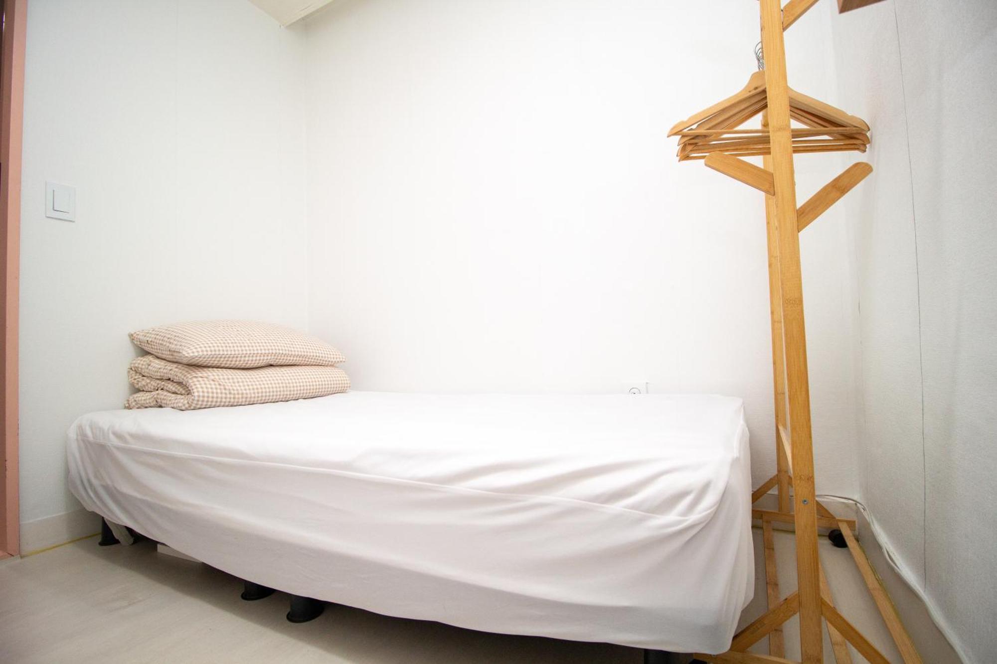 Guest house Yab-guesthouse, Femaleonly, Foreignonly