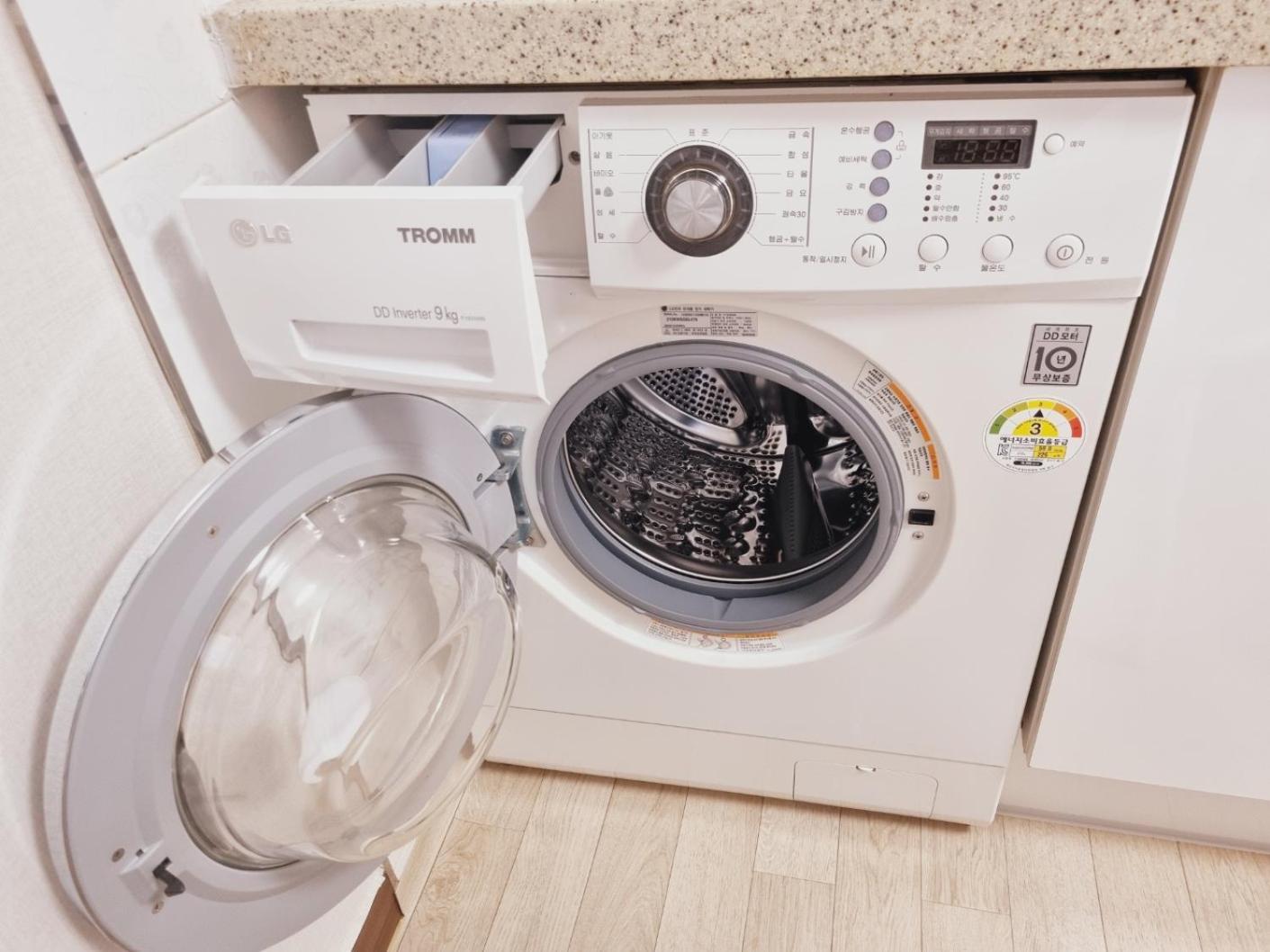 One Minute Ku Apartment
