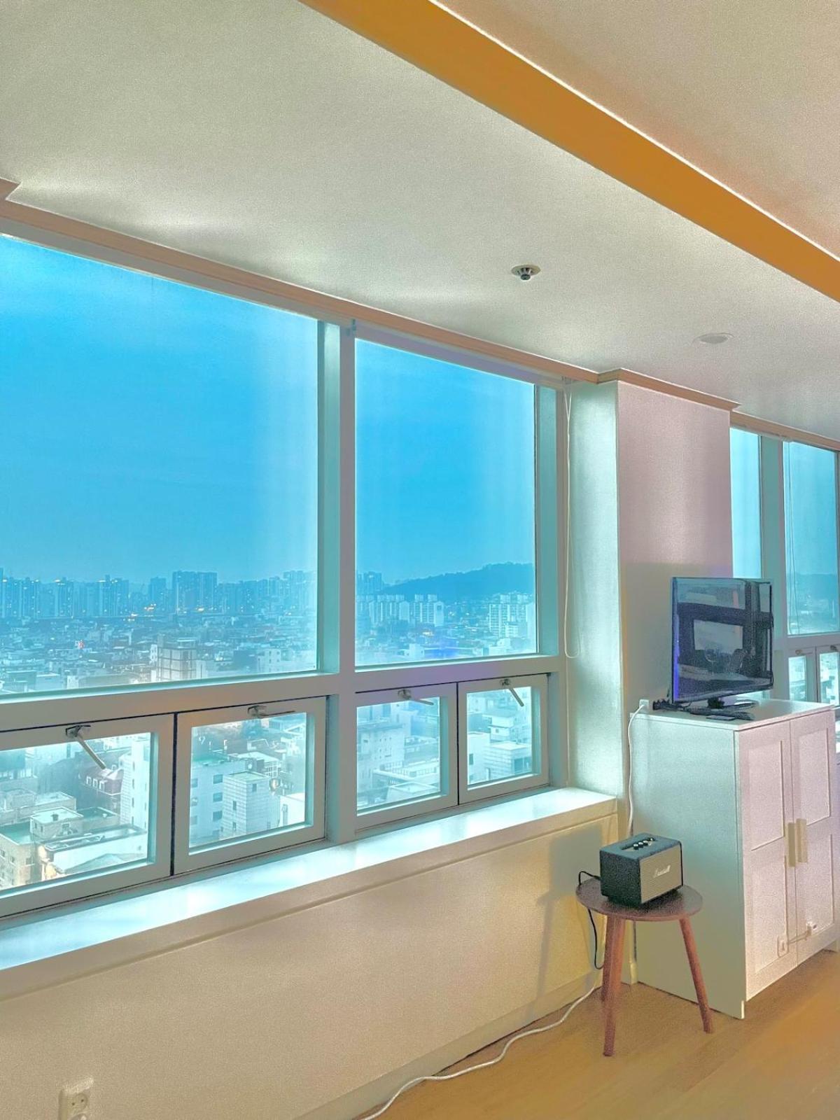 Pangsapuri New 3-minute Walk From Hongdae Entrance Station Beautiful Sunset View *