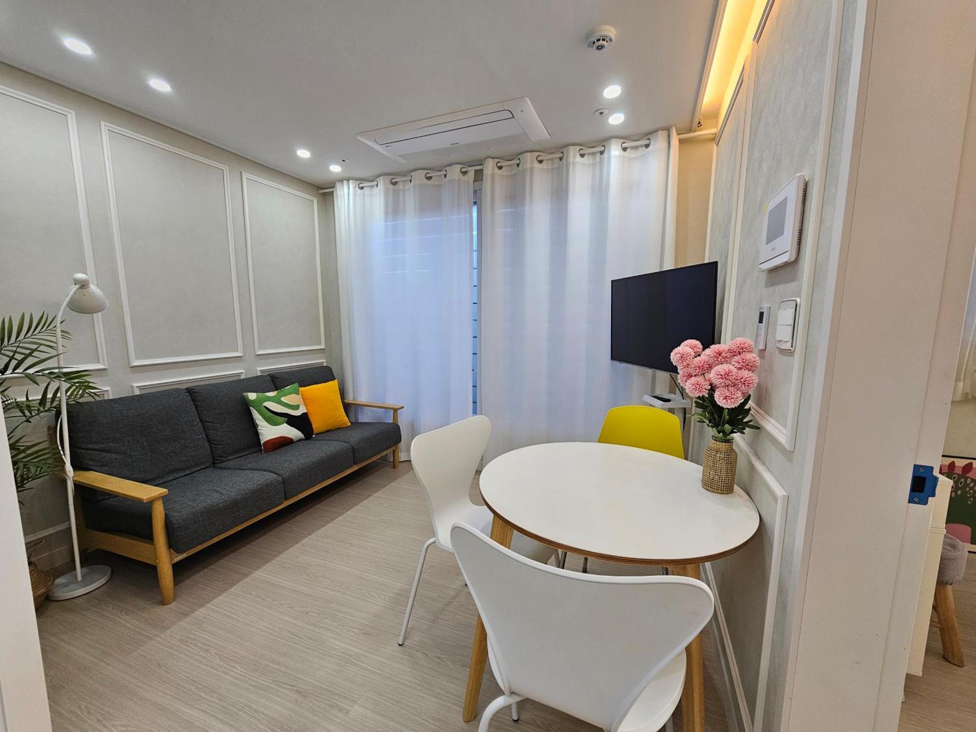 #open Special Price #double-station Area Comfortable 2-room Apartment