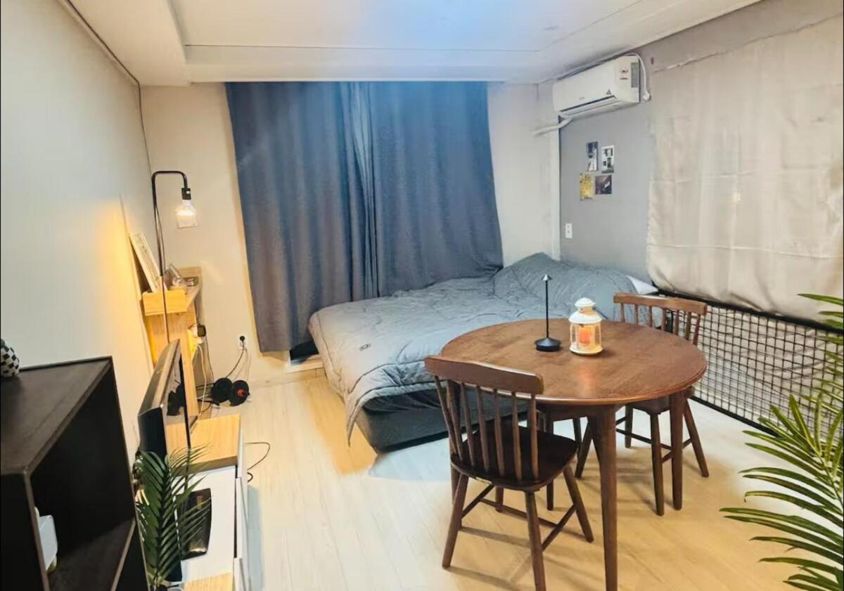 Cozy Sinnonhyeon Station Nonhyeon Station House Seoul