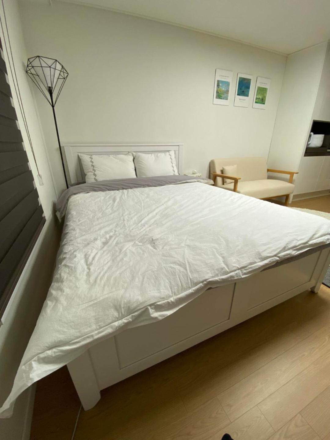 Cozy Officetel Near Gangnam Station