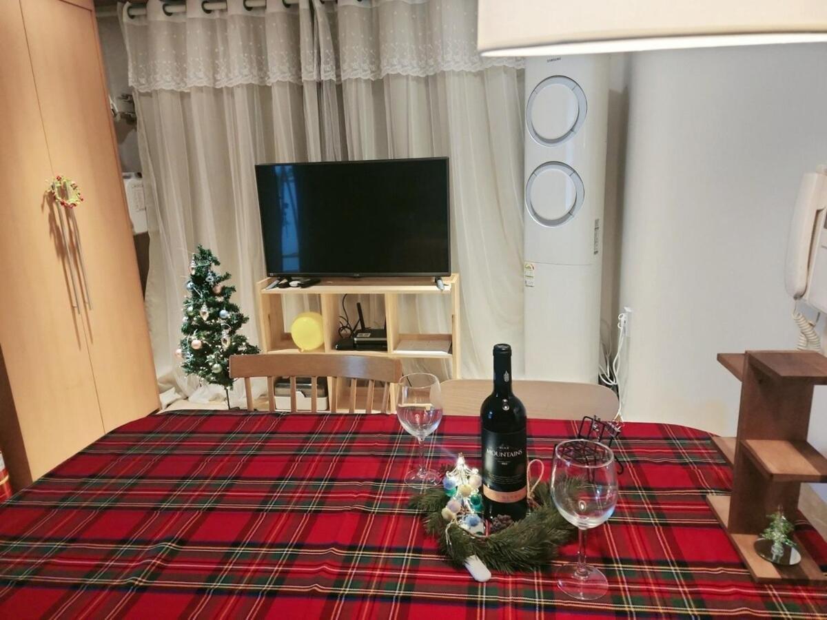 Apartment Comfort House 2 Bed Hwagok Station 4minutes Gimpo Airport 10 Minutes Seoul