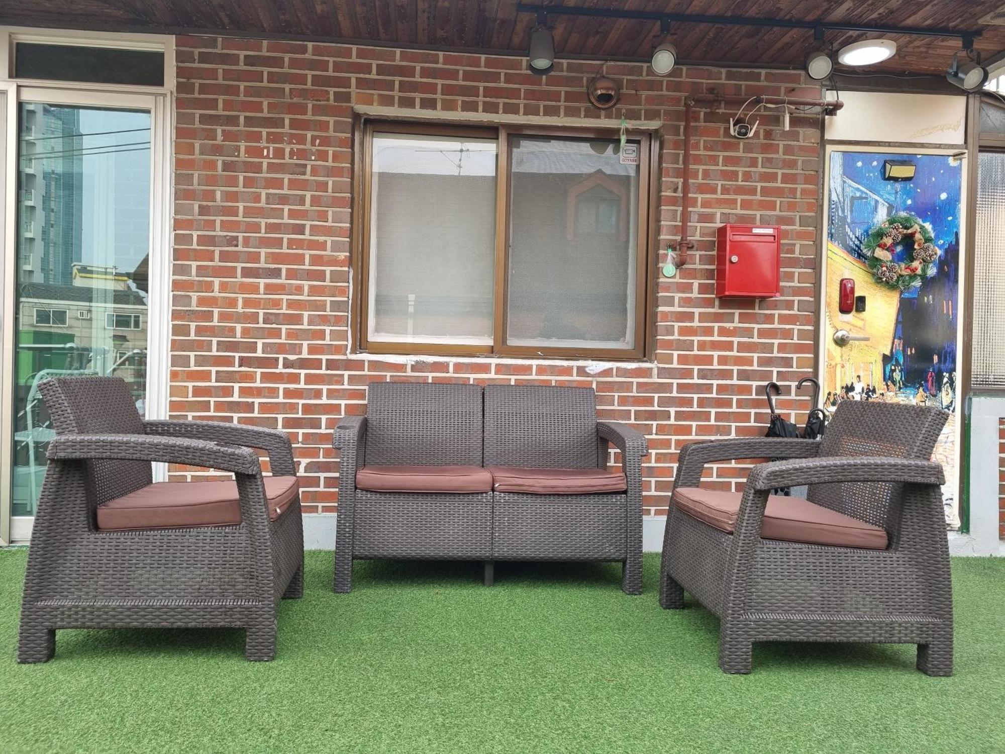 Hongdae Sky View Private Roof Garden House 2br 2qb 1ssb Free Wifi Starbucks Capsule 외국인전용 Villa Seoul