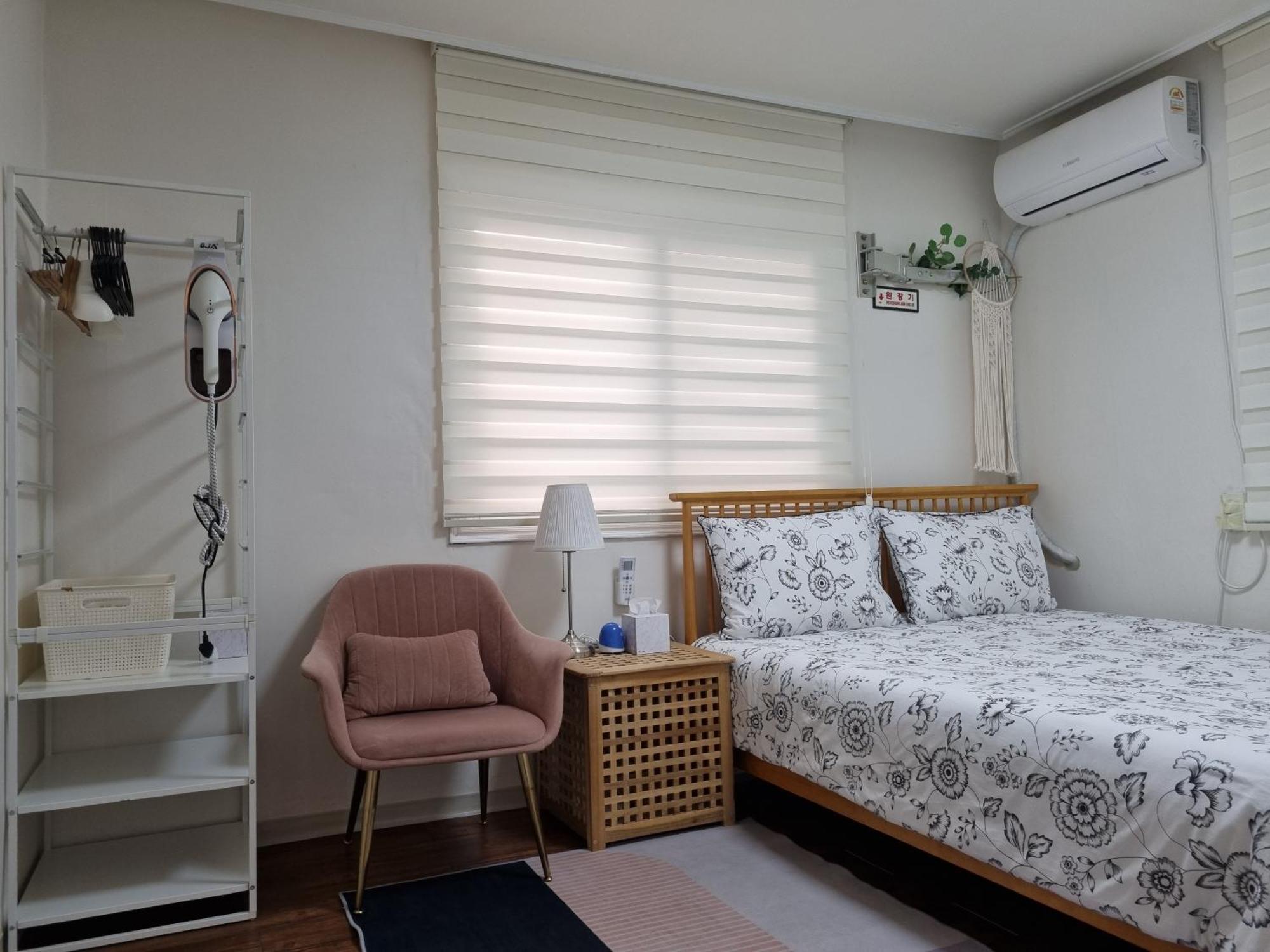 Hongdae Sky View Private Roof Garden House 2br 2qb 1ssb Free Wifi Starbucks Capsule 외국인전용 Villa