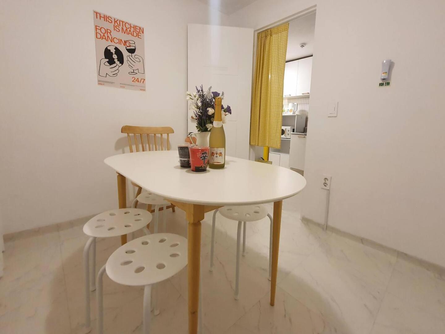 Seoyuni 6 People 7 Minutes From Hyehwa Station Gwanghwamun Hanok Village 5 Minutes By Airport Bus *