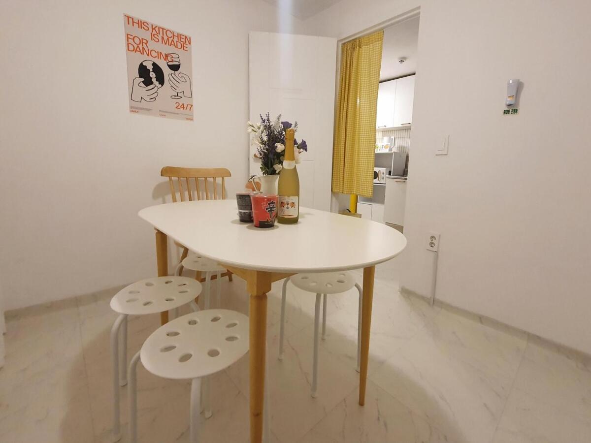 Seoyuni 6 People 7 Minutes From Hyehwa Station Gwanghwamun Hanok Village 5 Minutes By Airport Bus Villa