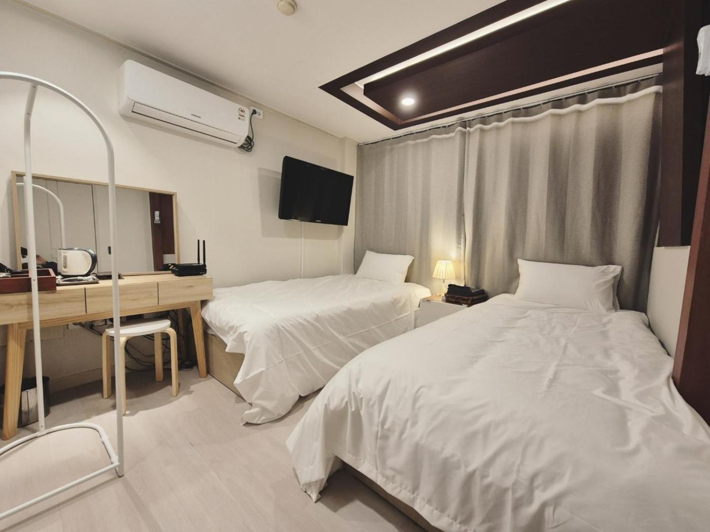 Anon Motel *