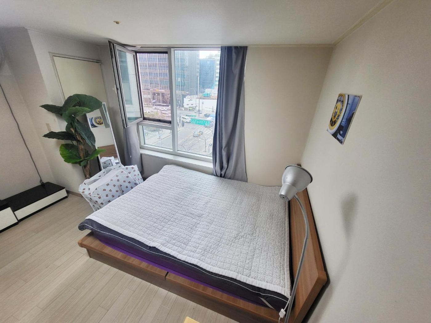 Apartment 3-2501 #5min Gangnam St# Livingroom #sofa #metro Line No2
