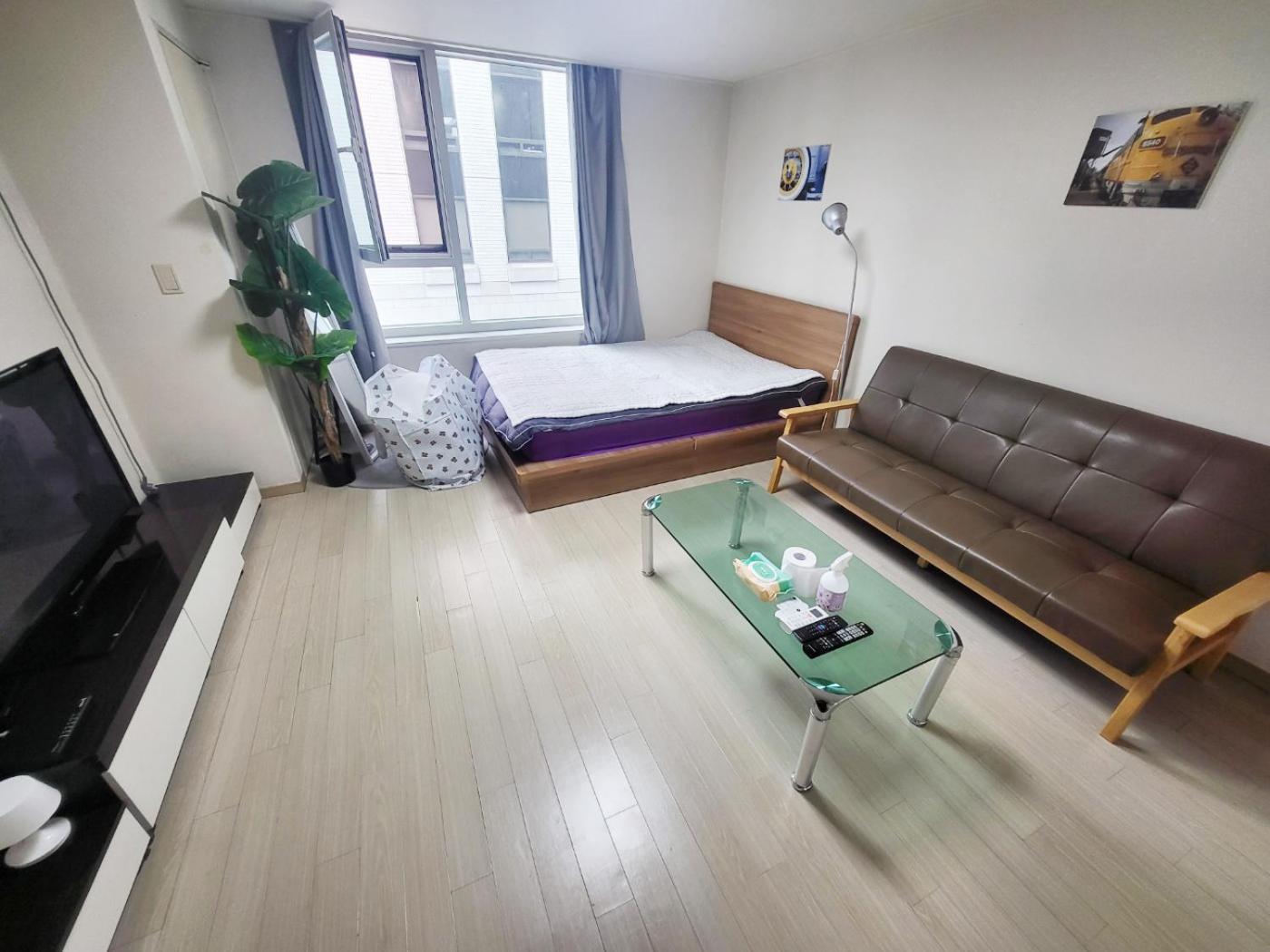 Apartment 3-2501 #5min Gangnam St# Livingroom #sofa #metro Line No2
