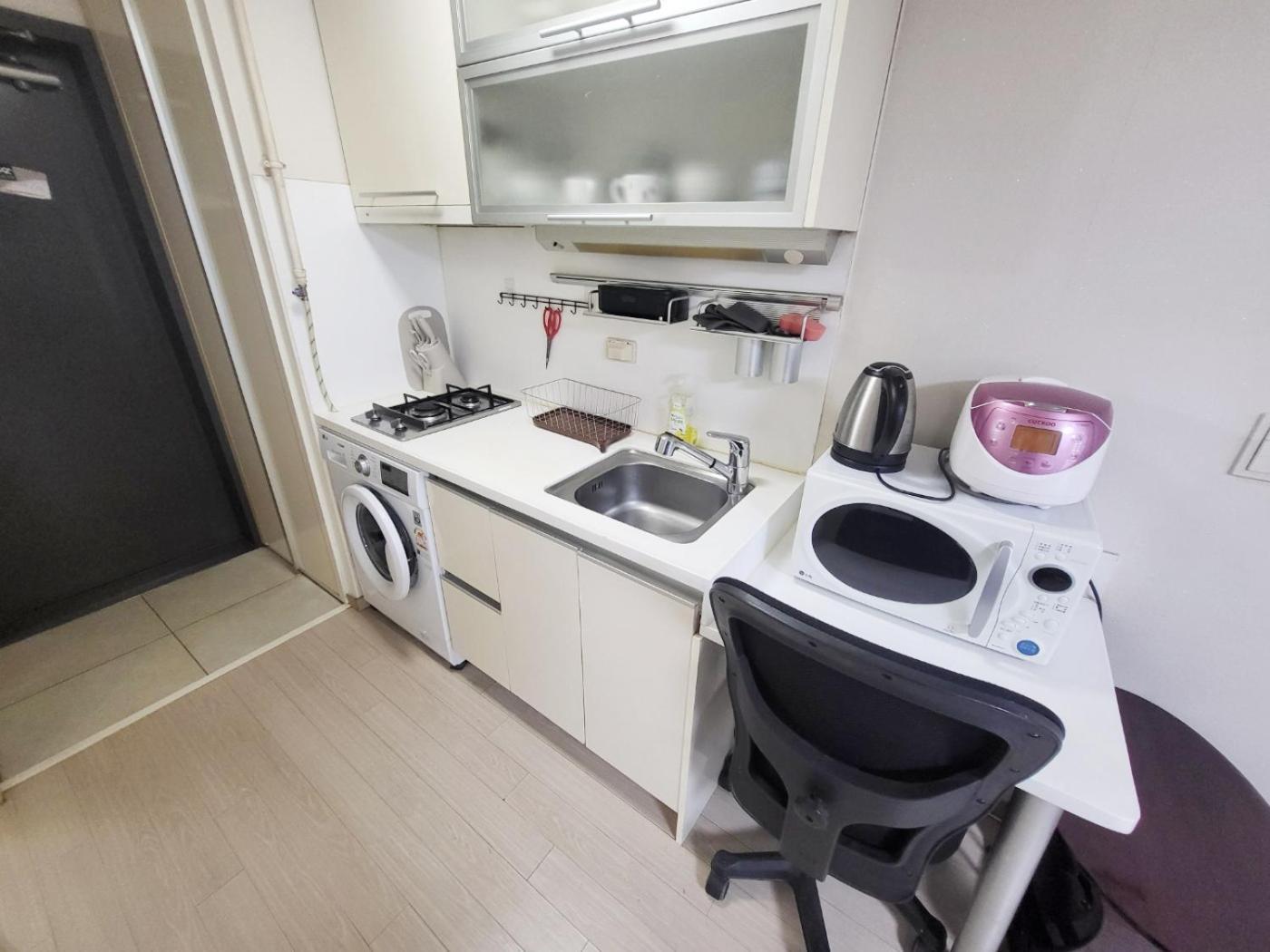 Apartment 3-2501 #5min Gangnam St# Livingroom #sofa #metro Line No2 *