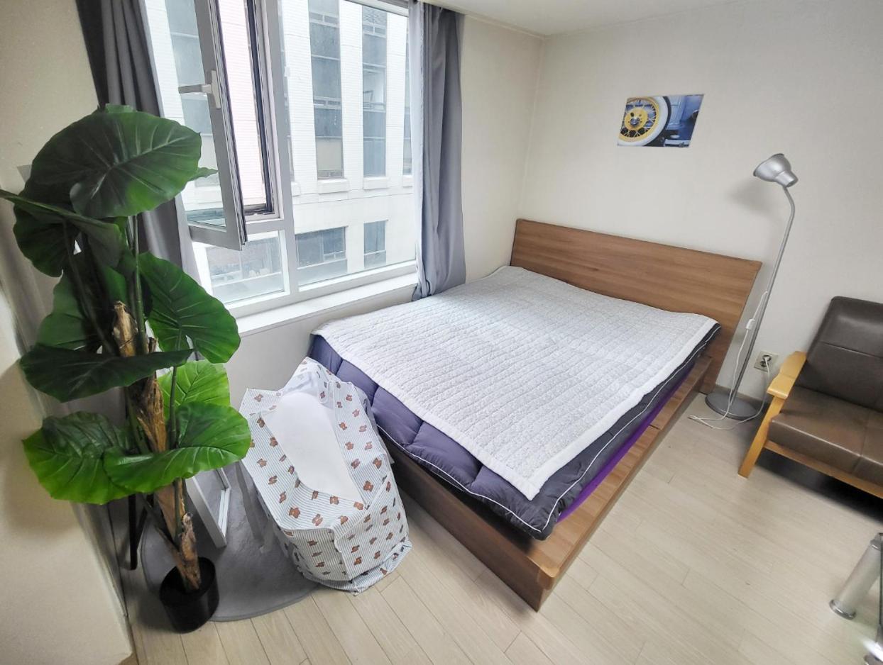 3-2501 #5min Gangnam St# Livingroom #sofa #metro Line No2