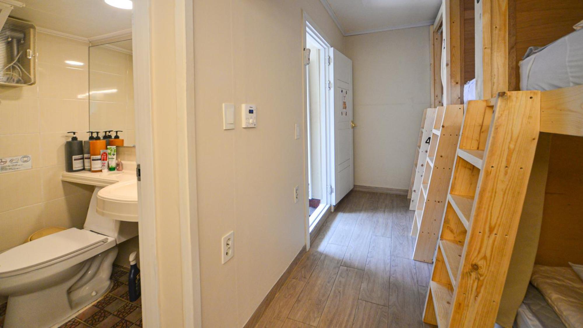 Guest house Helloworld *