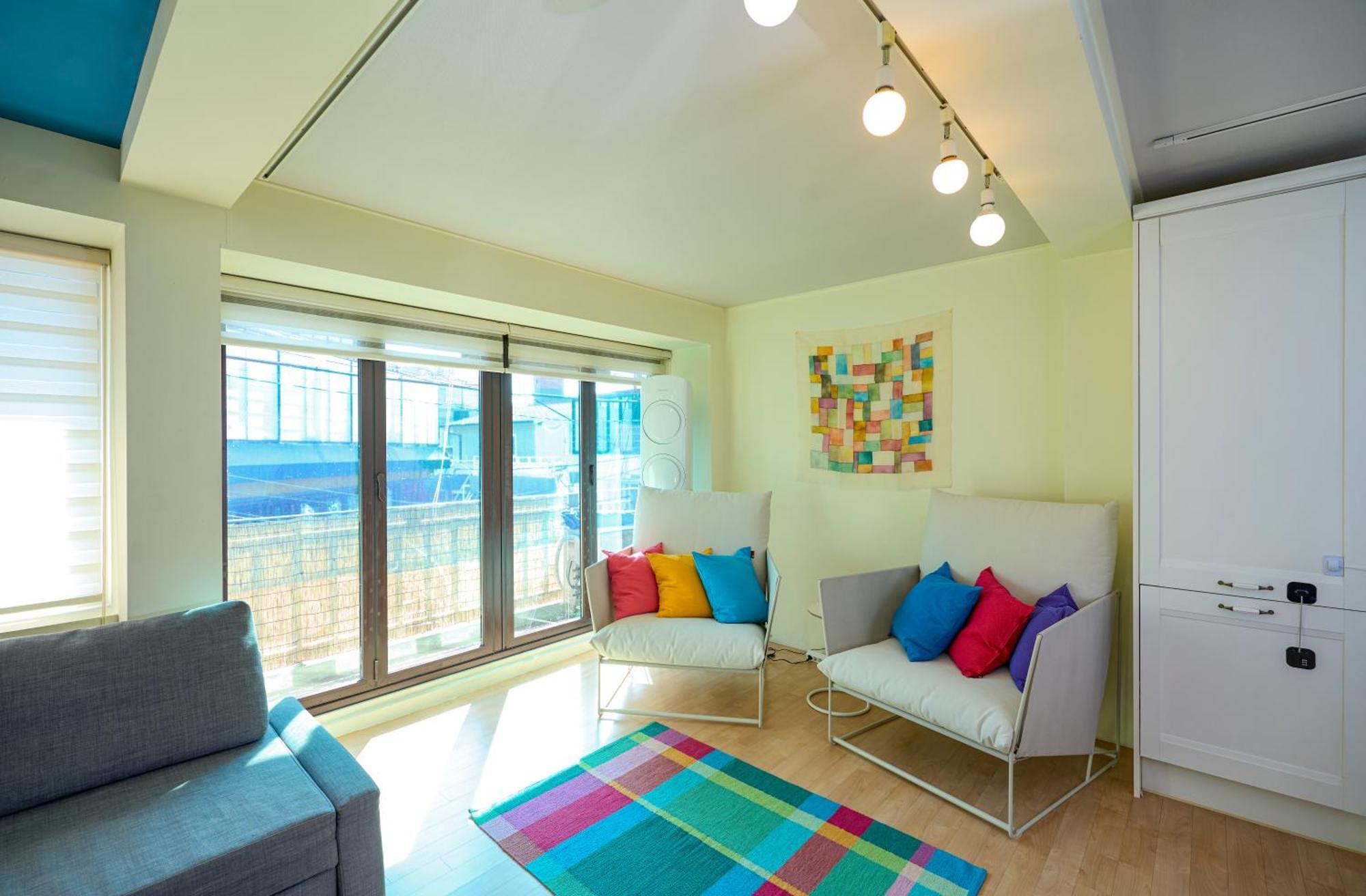 Hongdae, Private Flats