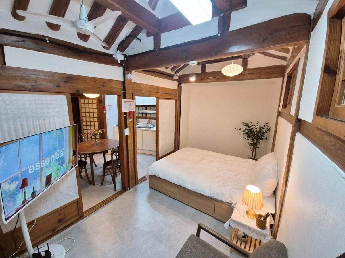 Hanok Entire House, Bukchon Hanok Village